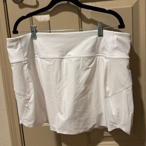 Athleta Run With It 14” White Tennis Skort Size XL.